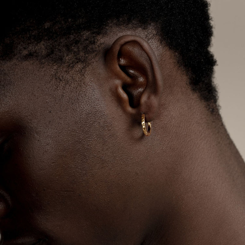 Men's Medium Hammered Nomad Huggie Hoops