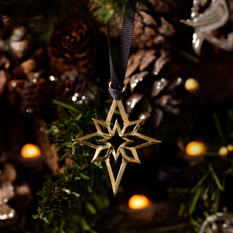 XC2025-GP-Dower-and-Hall-Gilded-Pewter-Guiding-Star-Christmas-Decoration-2025-1