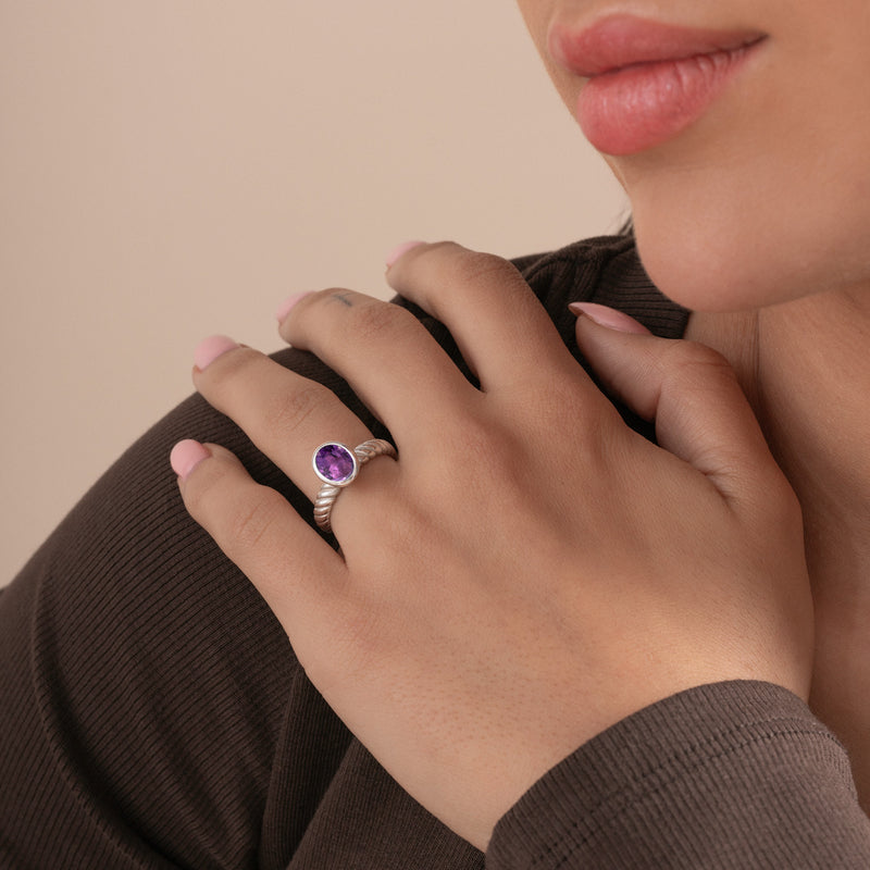 TWR88-S-AME-Dower-and-Hall-Sterling-Silver-Oval-Amethyst-Twist-Twinkle-Ring-3