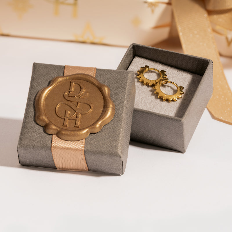 Dower-and-Hall-Star-Huggie-Hoops-Christmas-Cracker-1