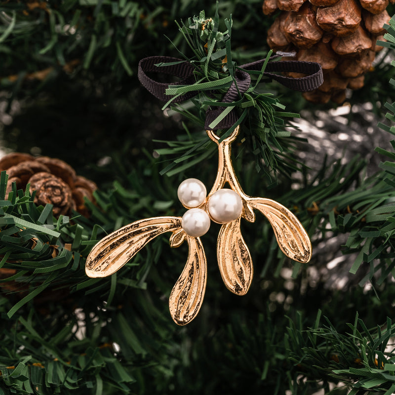     XC2018-G-Dower-and-Hall-Gilded-Pewter-Mistletoe-Christmas-Decoration-2018-1