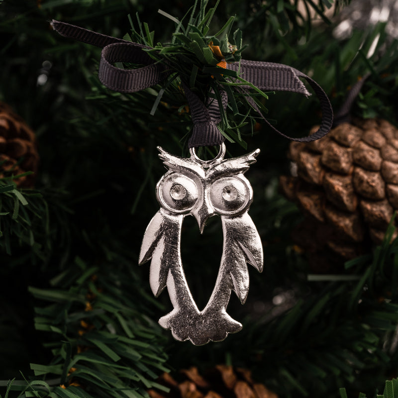 XC2017-P-Dower-and-Hall-Silver-Plated-Pewter-Oswold-McHoot-the-Owl-Christmas-Decoration-2017-1