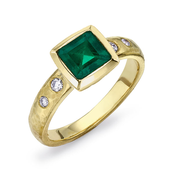 18k Yellow Gold + 6mm Cushion Emerald Moghul Ring