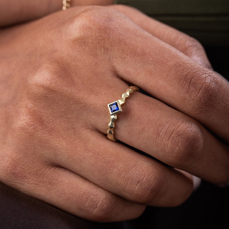 14k Brancusi Cube Sapphire Narrative Ring